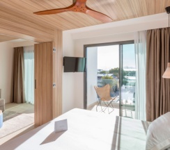 Двухместный люкс с видом на море двуспальная кровать в Bordoy Alcudia Port Suites - Adult Only