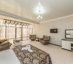 Комфорт 4х местный с балконом в Протос