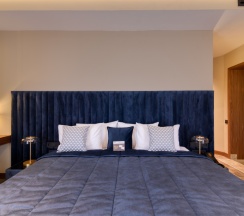 Двухместный люкс Leo с диваном двуспальная кровать в Hayasa Hotel Yerevan