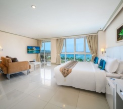 Двухместный номер Super Deluxe с видом на море двуспальная кровать в Andaman Beach Suites Hotel