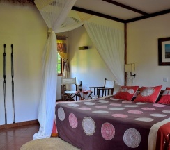 Двухместный номер Standard c 1 комнатой с видом на сад двуспальная кровать в Arumeru River Lodge