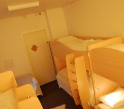 Кровать в общем номере (Без окна) (женский номер) в Royal