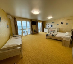 7-местные 2-комнатные апартаменты, 100 м², 3 этаж в Русское море
