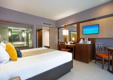 Семейный номер Superior с видом на бассейн в Courtyard by Marriott Phuket, Patong Beach