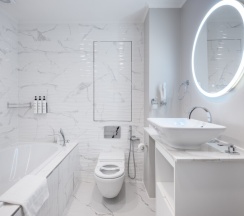 Апартаменты для 5 гостей в V Hotel&Rooftop lounge