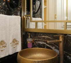 Двухместный люкс двуспальная кровать в Les Lion Luxury Spa
