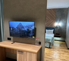 Двухкомнатный улучшенный люкс с кухней в Tash maral