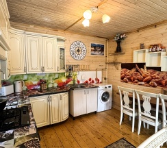 Домик с тремя спальнями и кухней в Hayat Haus