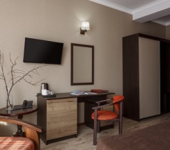Стандарт с видом на бассейн с диваном в Pontos Family Resort Hotel