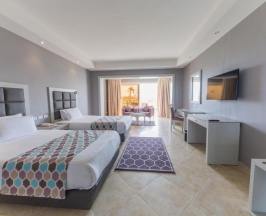 Номер Deluxe с балконом в Sunrise Crystal Bay Resort