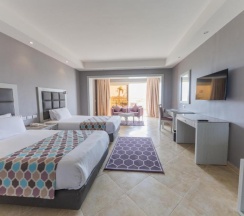 Номер Deluxe с балконом в Sunrise Crystal Bay Resort