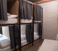 Шестиместный номер с двухъярусными кроватями в Arctik Room