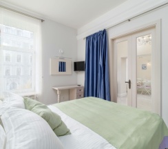 Двухкомнатные апартаменты "Сапфир" с кухней и видом на город в Orfei Hotel