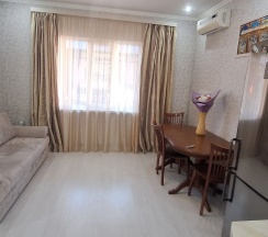 Люкс номер для семьи с большой кроватью и кухней в Гостевой дом