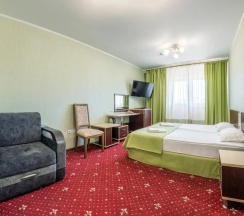 Двухместный полулюкс с балконом (двуспальная кровать) в Red hotel