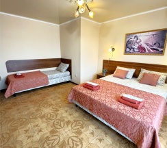 Трехместный комфорт с балконом (4 этаж) в Атриум