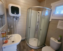Номер Comfort с балконом и с видом на реку в Лукаморие