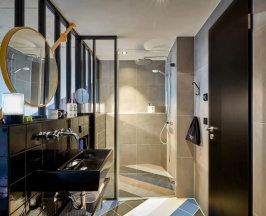 Двухместный номер Sky Medium Plus двуспальная кровать в 25hours Hotel Das Tour
