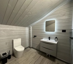 Коттедж с балконом в Lavina