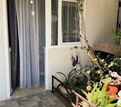 Четырех местный номер с удобствами на этаже в Кипарис