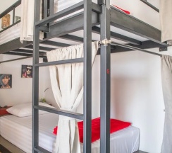 Кровать в общем номере (женский номер) в OYO 617 Tira Hostel chalong Phuket