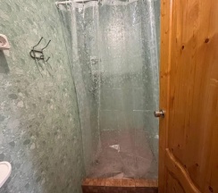 Трехместный номер с двуспальной и односпальной кроватью в Гостиница-на-море.РФ
