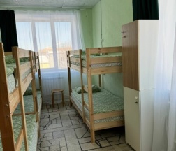 Шестиместный номер с двухъярусными  кроватями 204 в Уютный дом