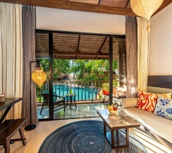Двухместный номер Deluxe с видом на бассейн двуспальная кровать в Отель Buri Rasa Village Phangan
