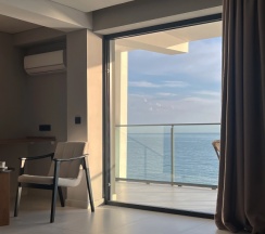 Полулюкс с балконом и с видом на море в Айтар Морские корпуса