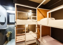 Кровать в общем номере (женский номер) в Sleepover Hostel Bangkok