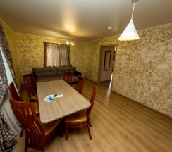 Шестиместный коттедж с балконом в Хвалынь