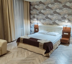 Стандарт двухместный (с одной двуспальной кроватью) в Уют-парк