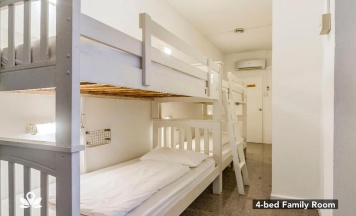 Четырёхместный семейный номер Standard в BEAT. Arts Hostel Chinatown