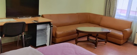 7 местный  номер с  3 двуспаль.   кроватями и  односпальной кроватью в Неделина