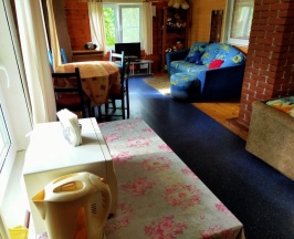 Четырехместный номер с 1 двуспальной или 2 односпальными кроватями с видом на озеро в Дом солнца