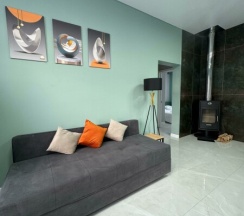 Уважаемые гости! Хотите отдохнуть семьей, компанией или поработать в тихой обстановке на свежем воздухе с видом на горы и лес? в Гостевой дом