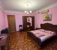 Двухместный номер Standard с балконом двуспальная кровать в Guesthouse Parnavaz Mepe