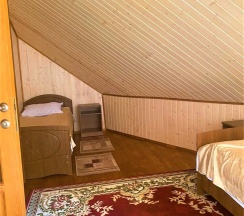 Пятиместный улучшенный семейный номер в Ирбис