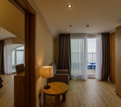 Двухместный номер Стандарт Мансарда с балконом двуспальная кровать в Афалина