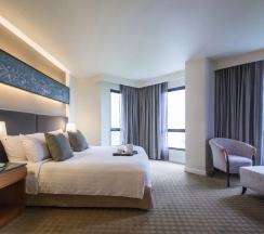 Двухместный номер Grand Deluxe c 1 комнатой с балконом (двуспальная кровать) в Chatrium Sathon Bangkok