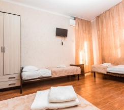 3х местный номер с балконом в Dream House