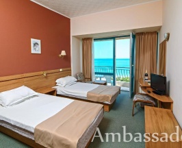 Двухместный номер Standard с балконом и с видом на море 2 отдельные кровати в Hotel Ambassador
