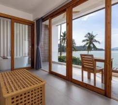 Люкс с видом на море в X-sea khanom Harbor Bay Resort