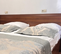 Стандартный семейный номер с 1 двуспальной кроватью и софой в Lefort