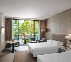 Четырёхместный номер с балконом и с видом на сад в Phuket Marriott Resort And Spa, Nai Yang Beach