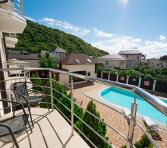 Стандартный 3-местный с балконом с видом на бассейн в Верона