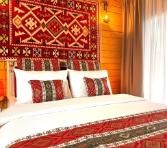 Двухместный стандарт с общей террасой и видом на горы | 2 этаж в Hayat Haus