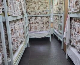 Кровать в общем номере в Хона