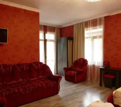 Четырёхместный номер Classic с балконом и с красивым видом из окна в Abaash Hotel Afon