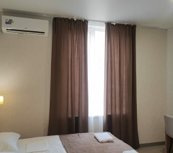 Двухместный номер с балконом с видом на улиц в Amina